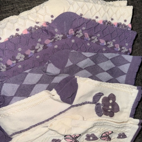 5 Pair of Purple Colored Socks with Floral Design-NWT - Picture 6 of 6